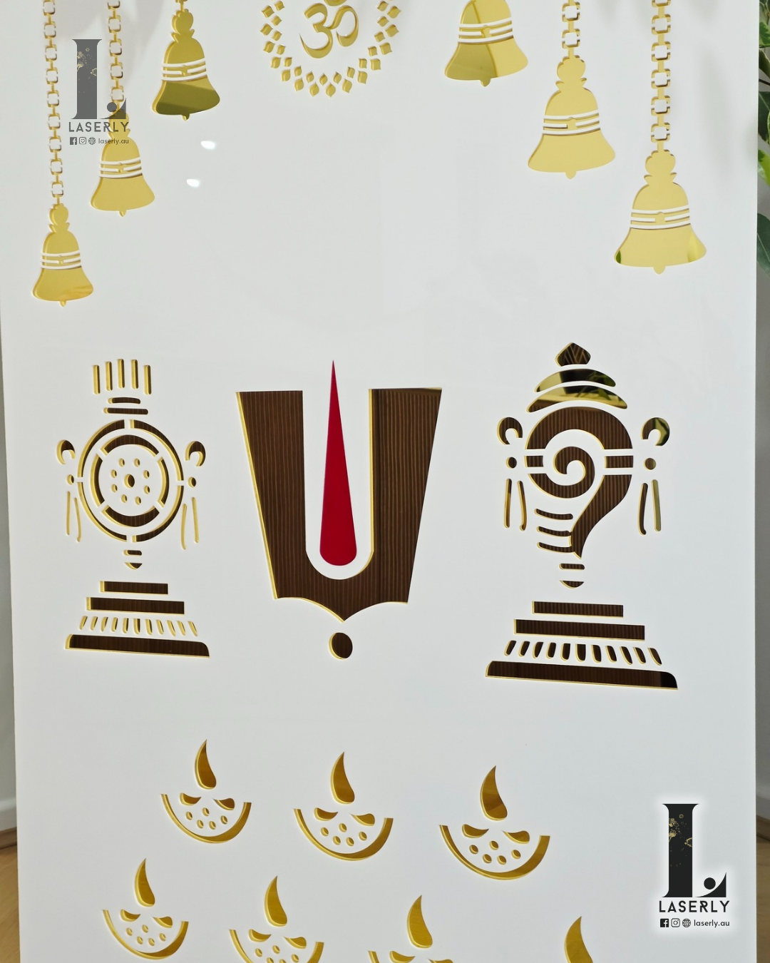 Tirupati Balaji Mandir Panel - White and Mirror Gold (1000x700)