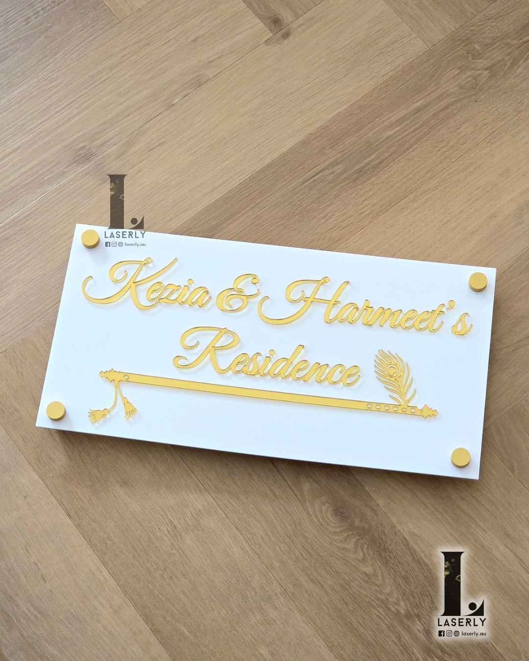 Contemporary house name sign with sleek white base and reflective gold flute detailing.